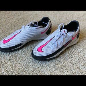 Size 7 Nike indoor soccer shoes